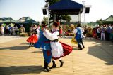 Народные музыка и танцы - один из обязательных атрибутов праздника